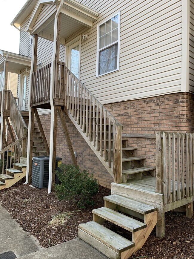 Building Photo - 2305 S Greenwood Dr