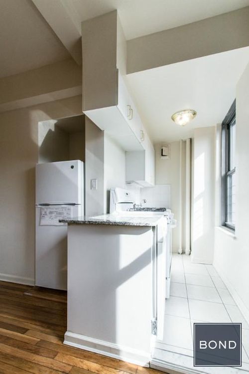 Foto del edificio - 301 E 38th St