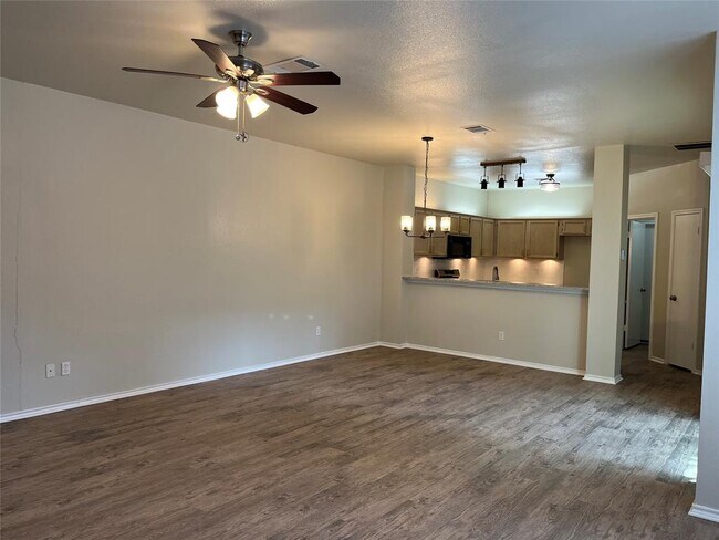 Foto del edificio - 813 Black Locust Drive West