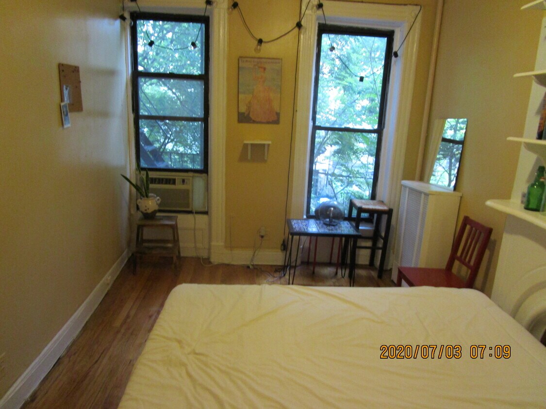 Rear Bedroom - 92 Sterling Pl