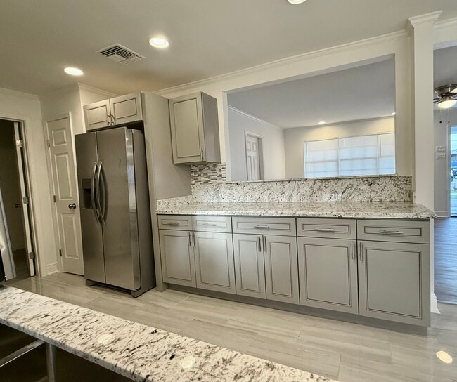 Building Photo - 3300 Bissonet Dr