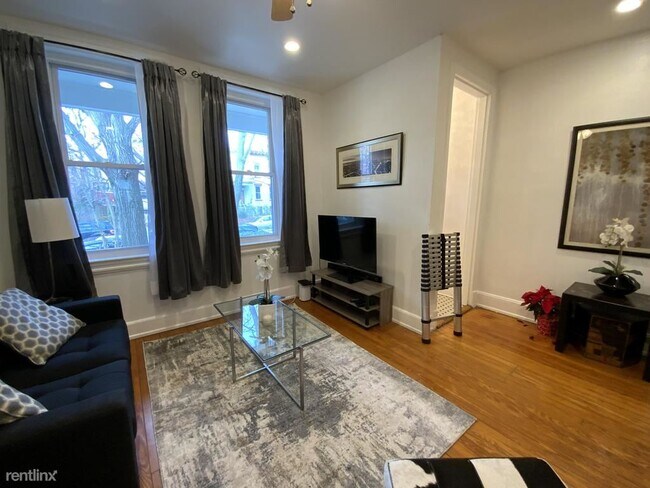 Foto del edificio - 554 14th St SE