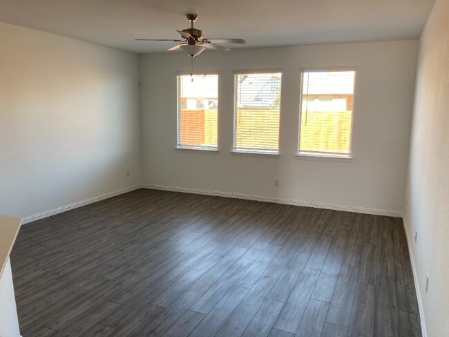 Building Photo - 3604 Milkweed Rd