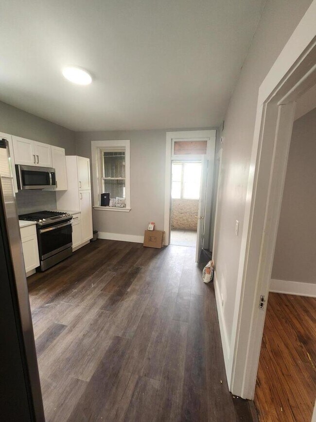 Building Photo - 1412 N Kedzie Ave