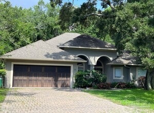 Building Photo - 11 Highpoint Dr