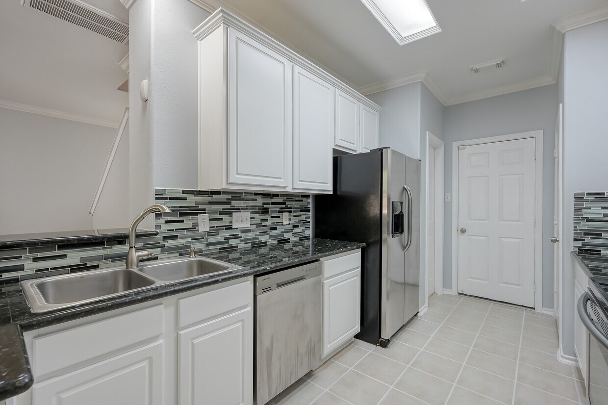 Building Photo - 3 Peach Ridge Pl