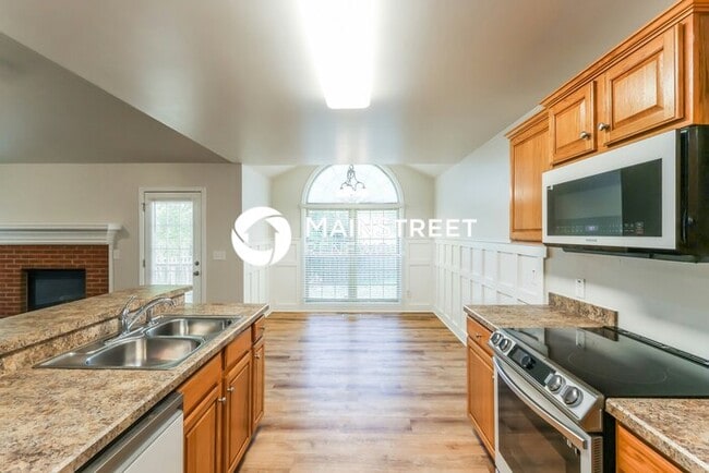 Building Photo - 3 Bedroom Pet-Friendly Home in Shelbyville, KY with Main Street Renewal