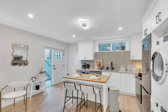 Photo du bâtiment - 2145 W 32nd Ave