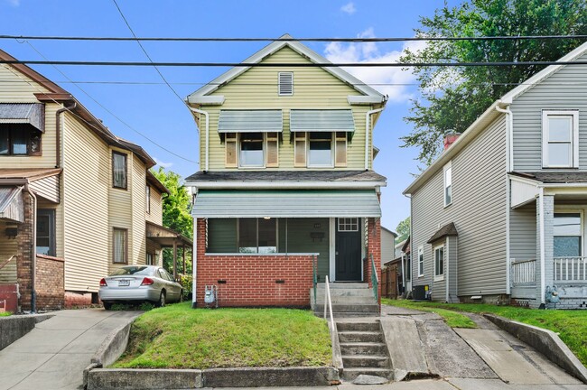 Building Photo - Stunning 3 bedroom home in Ambridge availa...
