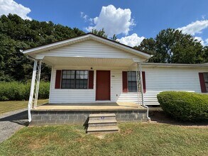 Building Photo - 124 Ivie Cir