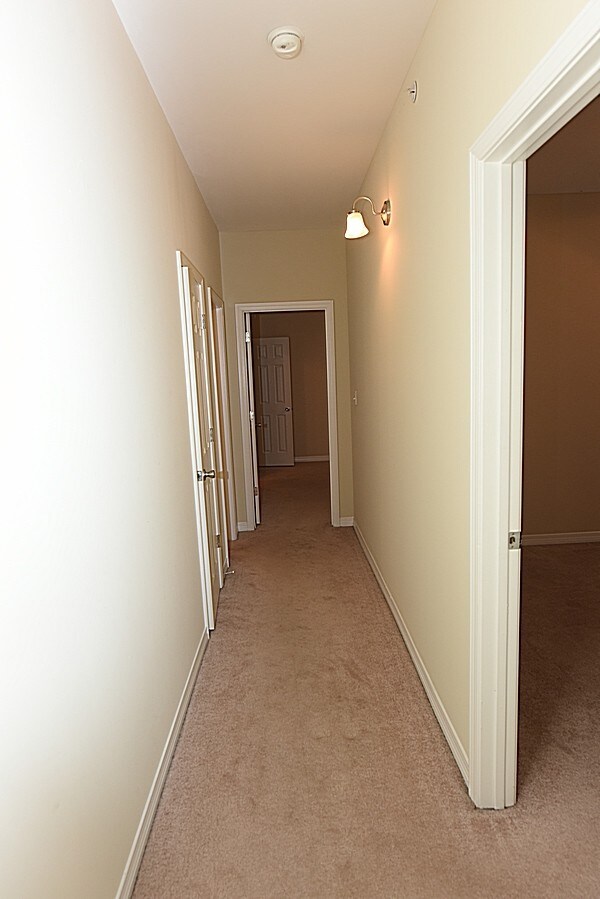 Building Photo - 216 Dominion Dr