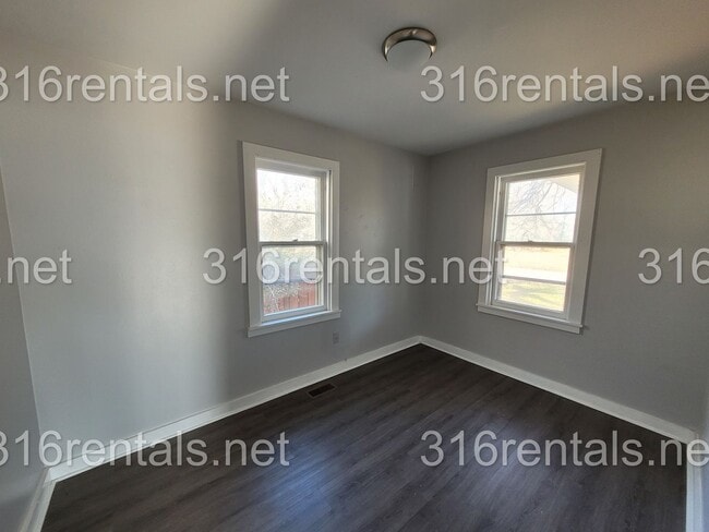 Building Photo - 1337 S Fern St
