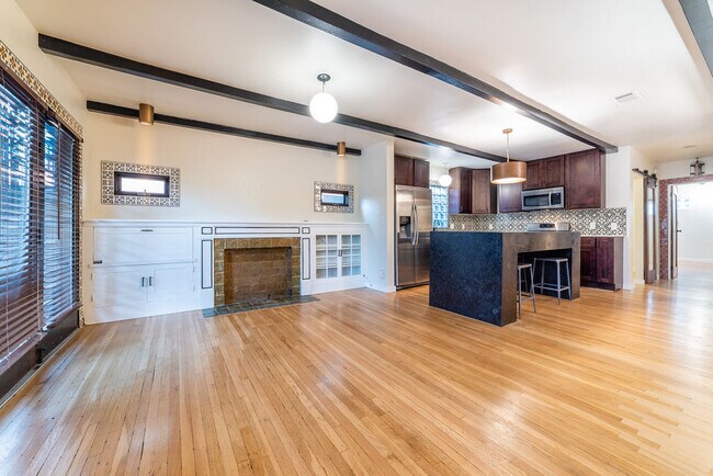 Building Photo - 1425 Maltman Ave