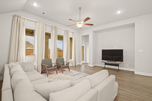 Building Photo - 3027 Lantana Trl