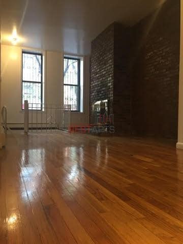 Building Photo - 450 W 47th St