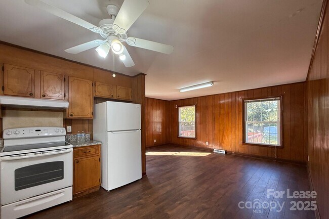 Foto del edificio - 6126 Cherrycrest Ln