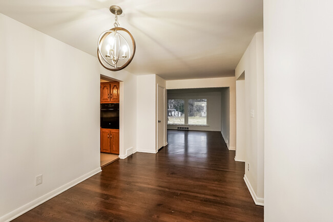 Building Photo - 2674 Algonquin Dr
