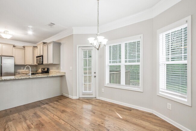 Building Photo - 2507 Brentford Pl