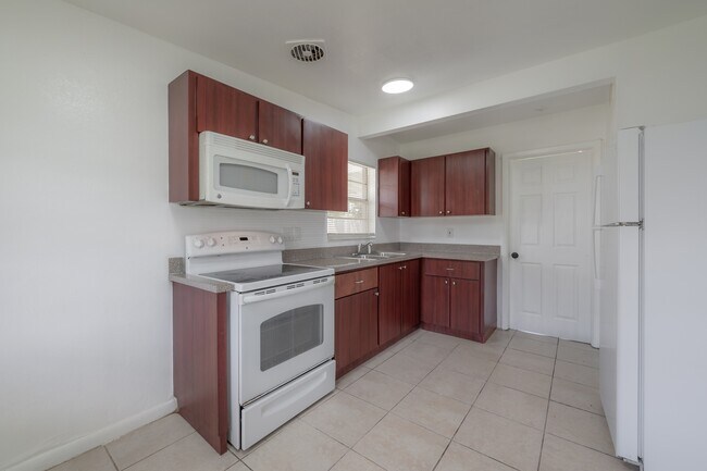 Building Photo - 4710 S 87th St