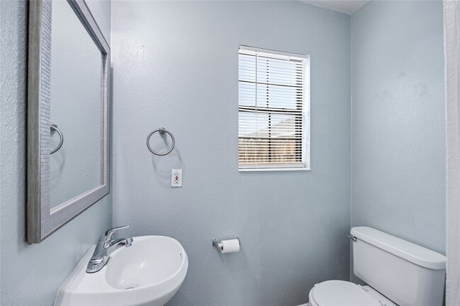 Building Photo - 68 Annette Ln