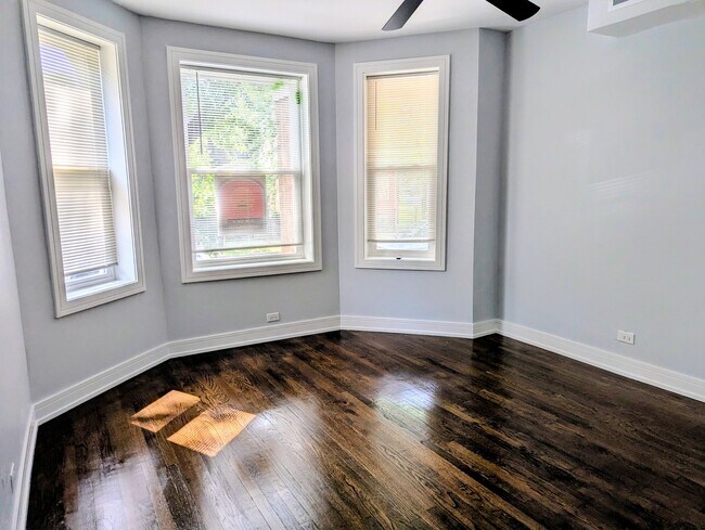 Foto del edificio - 717 N Homan Ave.