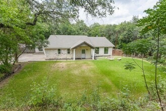 Building Photo - 2218 Bahama Rd