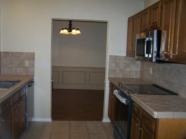 Building Photo - 827 Meandering Way