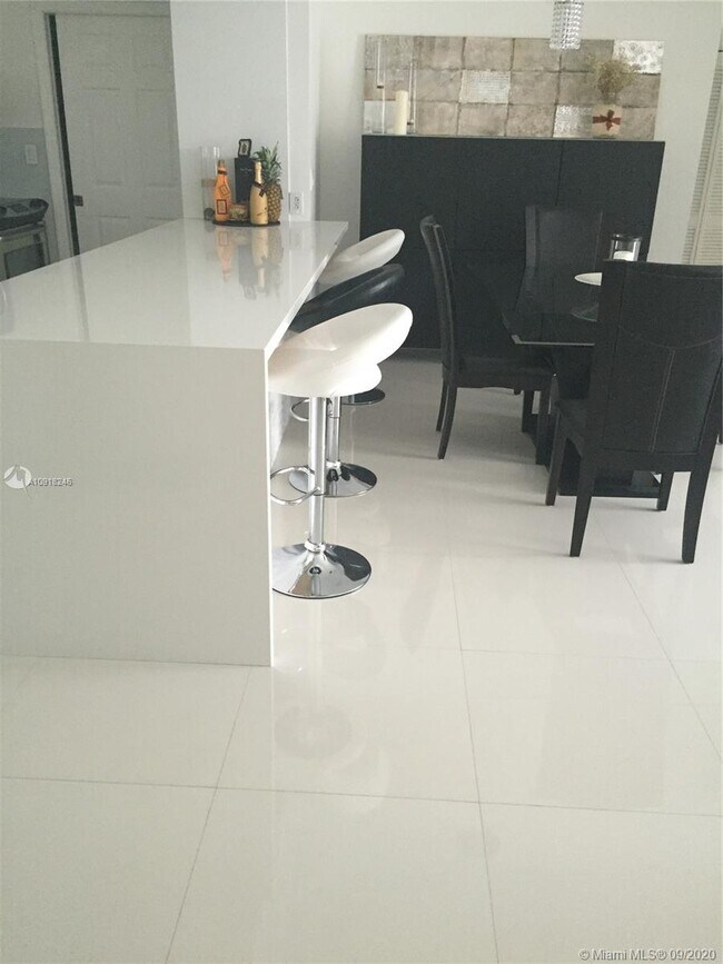 Foto del edificio - 9725 NW 52nd St