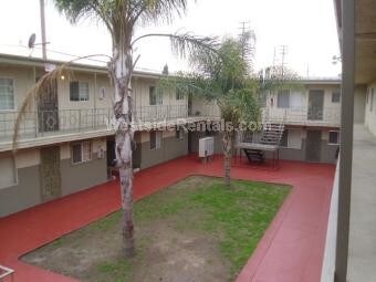 Foto principal - 819 W Imperial Hwy