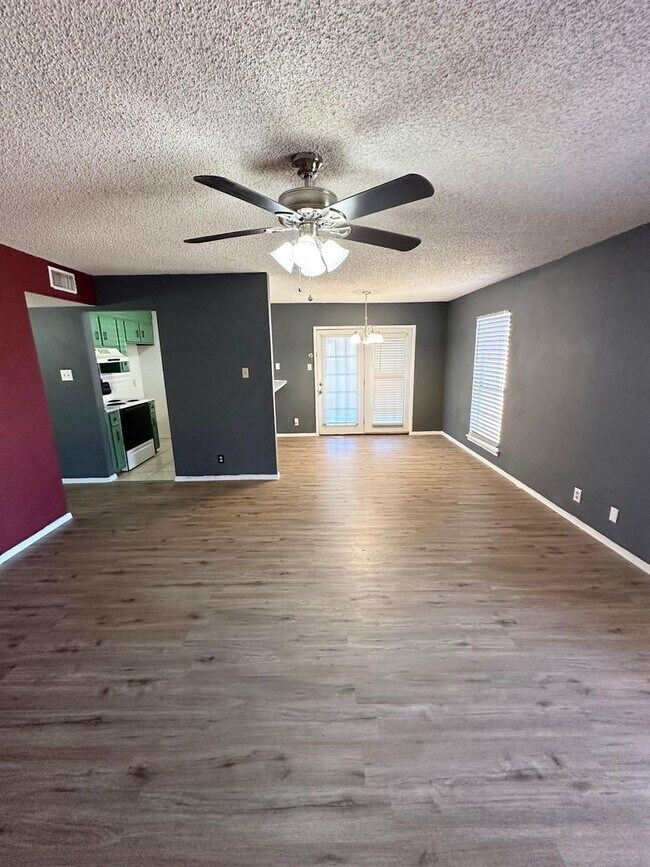 Foto del edificio - 2 Bedroom 1 Bathroom House For Rent!