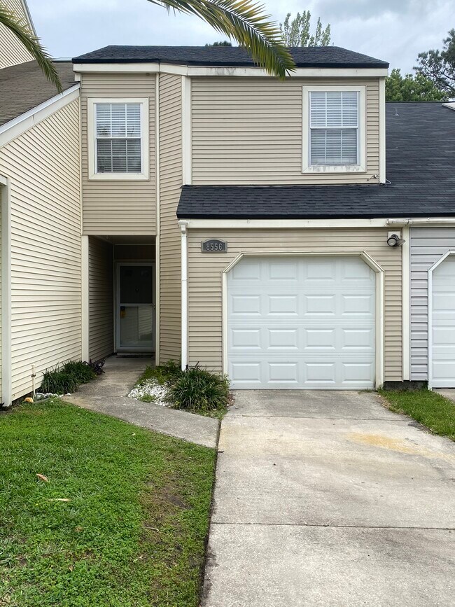 Building Photo - 8556 Sturbridge Cir W