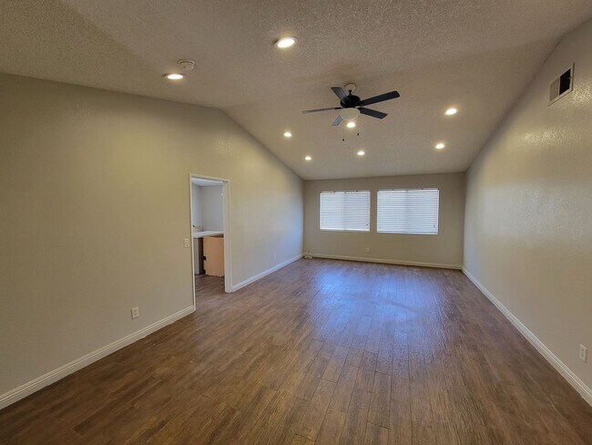 Foto del edificio - 861 W Legion Rd