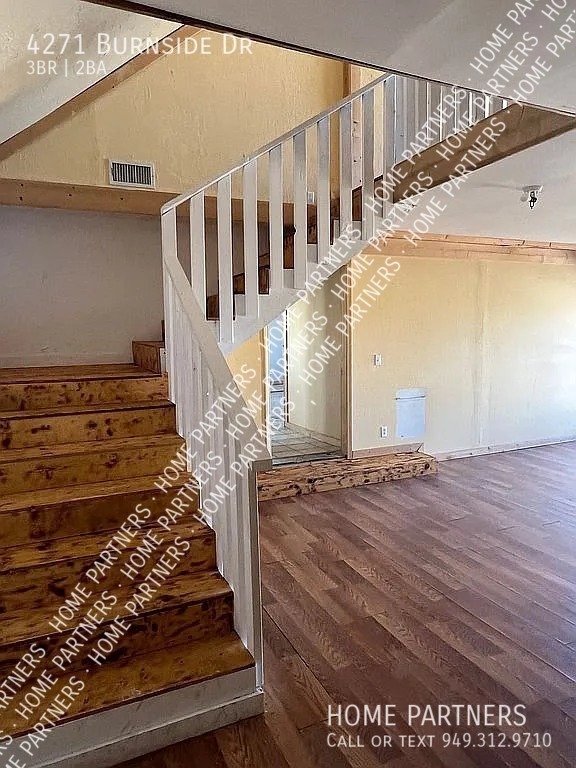 Foto del edificio - Rent to Own Lake Front Fixer Upper with a ...