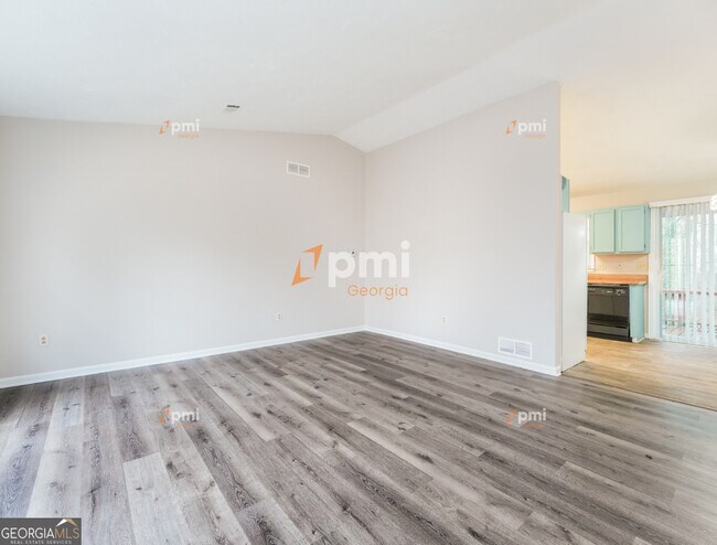 Foto del edificio - 667 Rae Dr SW