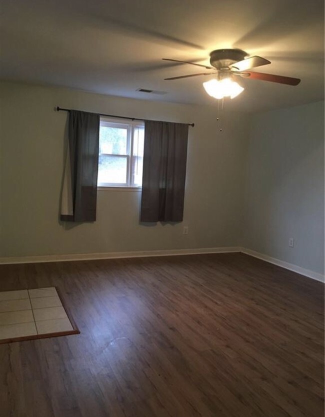 Área de comedor - 592 Spencer St NW