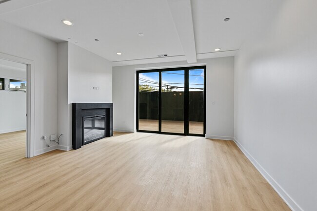 Foto del edificio - 1801 W Grand Ave