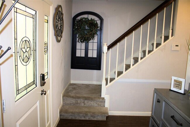 Building Photo - 18130 Holly Green Dr