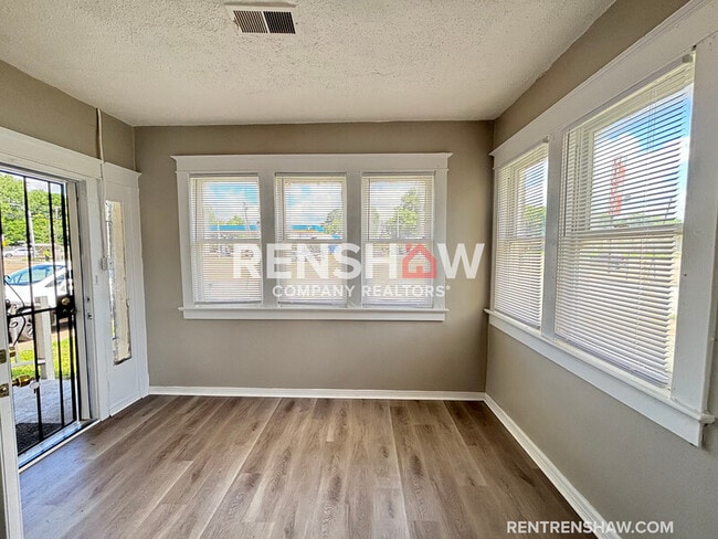 Building Photo - 1423 Lyndale Ave