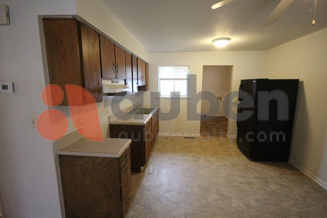Building Photo - 2 bed duplex off Bonny Oaks - Housing Vouc...