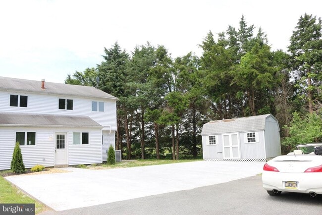 Building Photo - 490 Duck Creek Rd