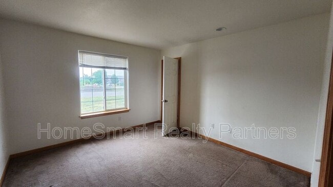 Building Photo - 203 W Coal Creek Dr