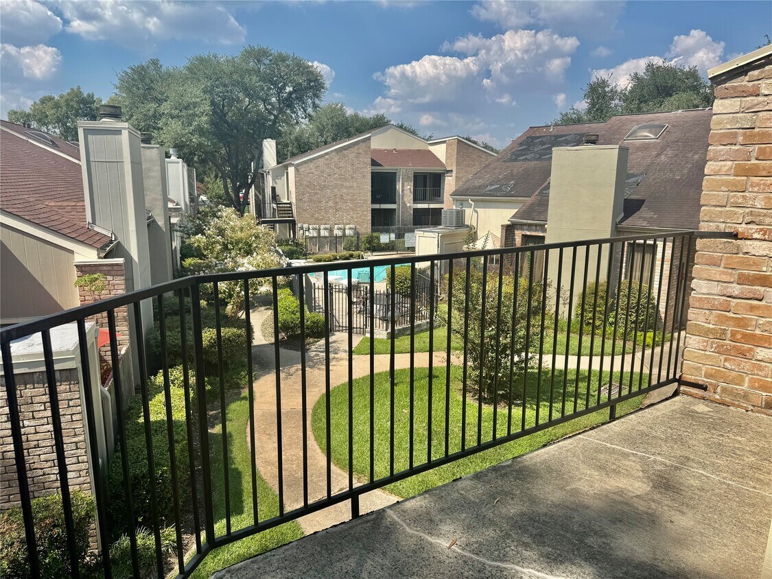 Foto principal - 8100 Cambridge St