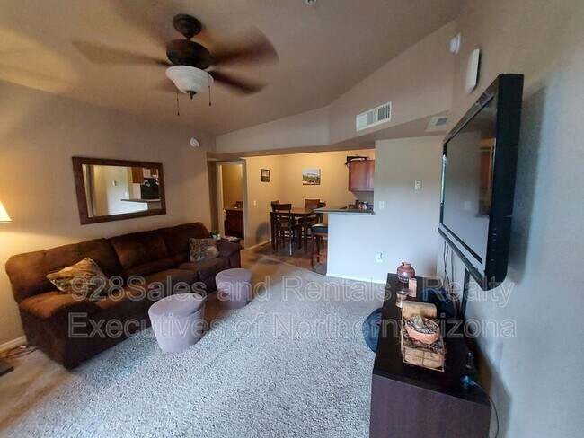 Foto del edificio - 1385 W University Ave