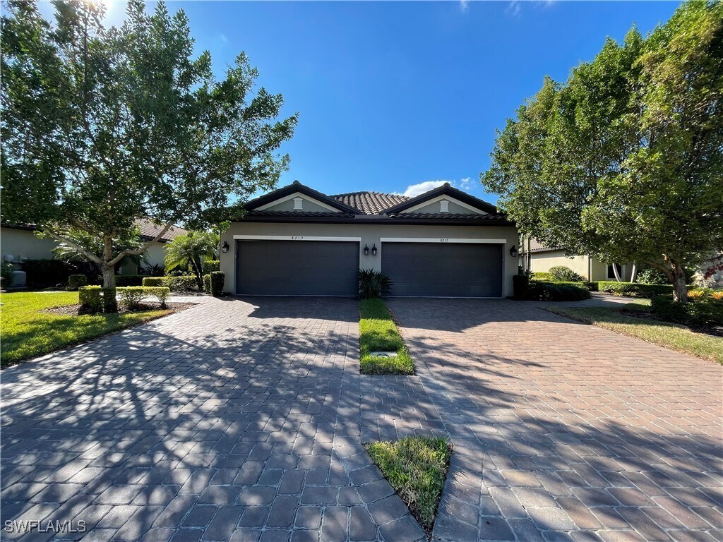 Foto principal - 8217 Lucello Terrace W