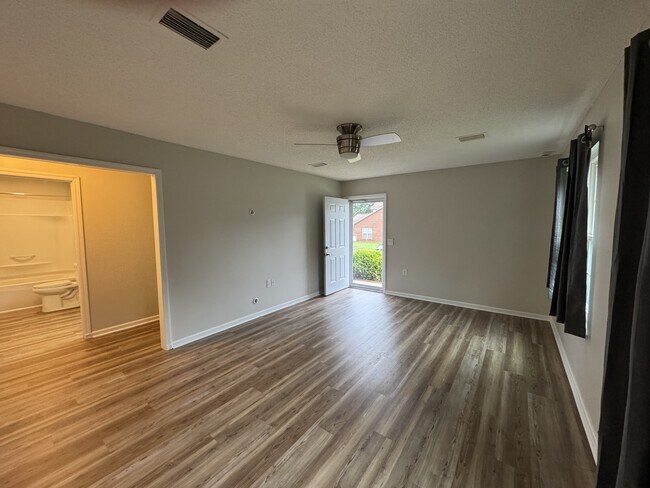 Building Photo - 102 Brandywine Dr