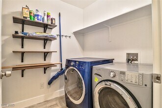 Building Photo - 4413 Live Oak Dr Building Photo - 4413 Live Oak Dr