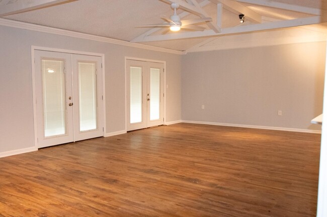 Building Photo - 3306 Timberlane Cir