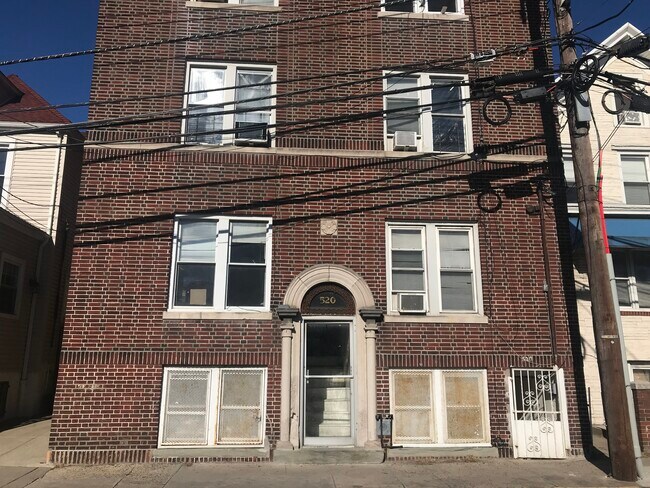 Building Photo - 520 37th St