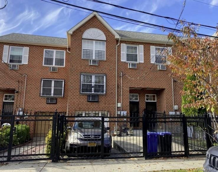 Foto principal - 641 Bolton Ave