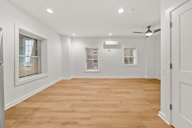 Foto del edificio - 4245 Troost Ave